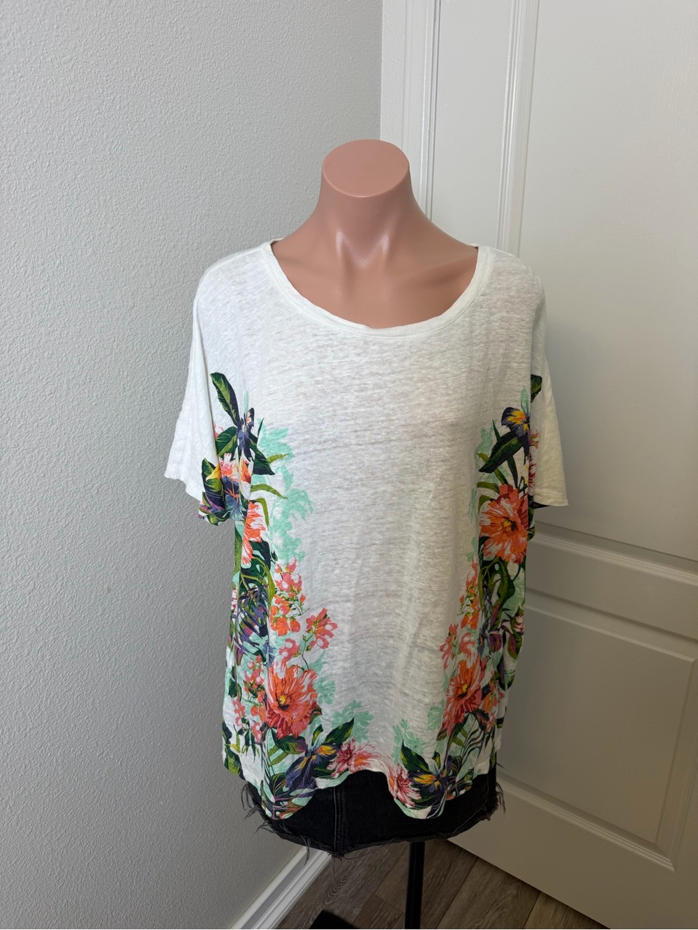 Tommy Bahama White Short Sleeve Tee with Coral & Green Floral Panels